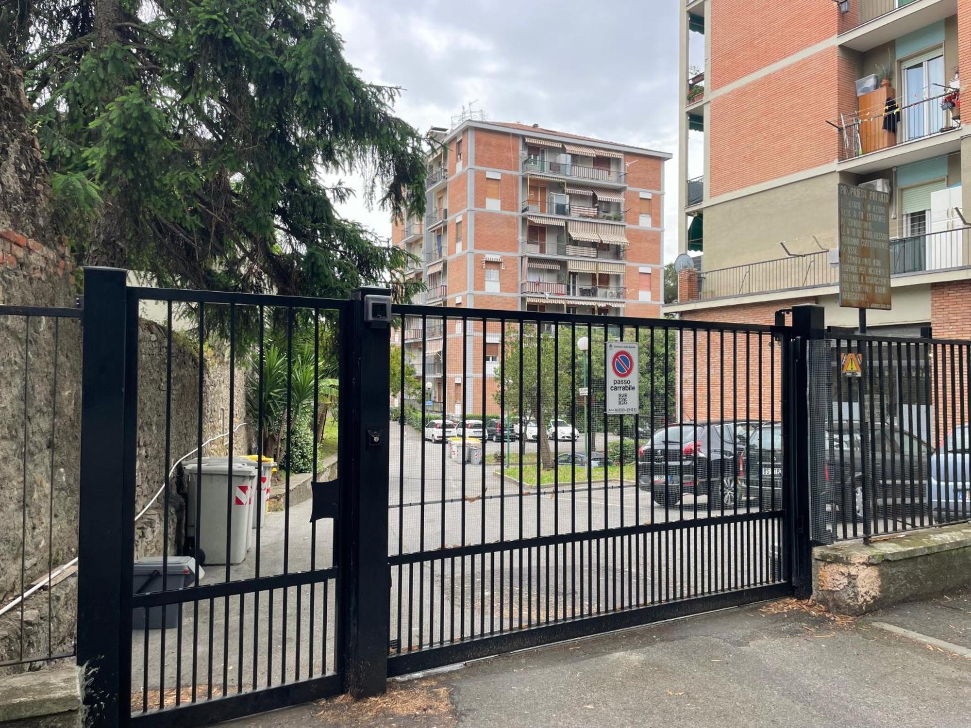 Appartamento Con Parcheggio Vicino Alla Stazione E Centro La Spezia Luaran gambar